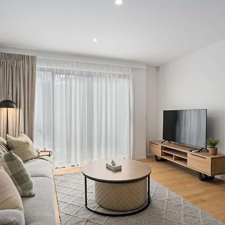 Alps And Lake Retreat Wanaka Albert Town Екстериор снимка