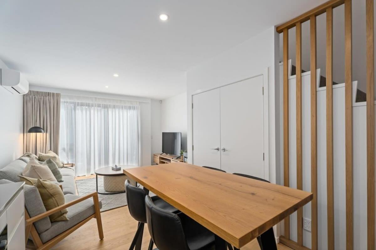 Alps And Lake Retreat Wanaka Albert Town Екстериор снимка