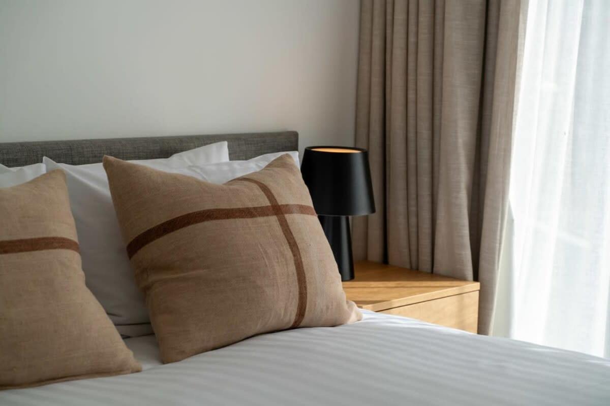 Alps And Lake Retreat Wanaka Albert Town Екстериор снимка