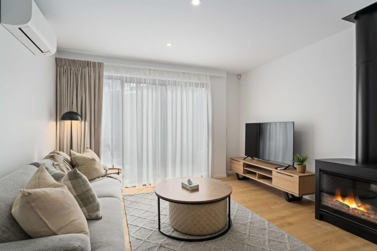 Alps And Lake Retreat Wanaka Albert Town Екстериор снимка