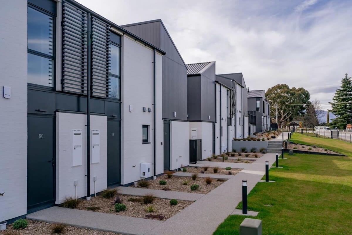 Alps And Lake Retreat Wanaka Albert Town Екстериор снимка