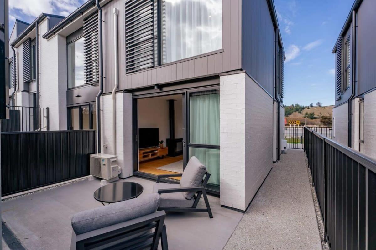 Alps And Lake Retreat Wanaka Albert Town Екстериор снимка